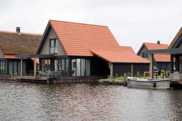 Buitenkant - Villa bij Weerribbenpark in Ossenzijl (1)