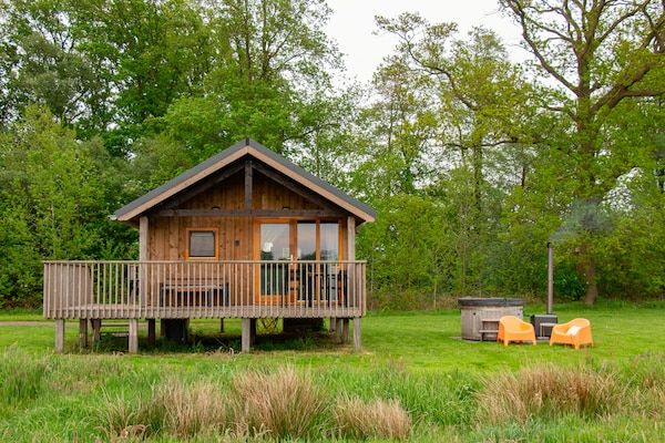 Buitenkant - Wellness Lodge met Hot Tub in Nederlandse Weiden in Ruinerwold (1)