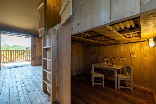 Eetkamer - Safarilodge voor 6 personen met veranda nabij het IJsselmeer in Andijk (2)