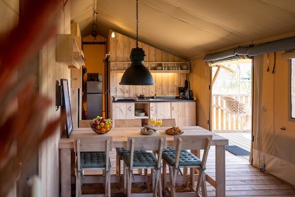 Keuken - Safarilodge voor 6 personen met veranda nabij het IJsselmeer in Andijk (3)