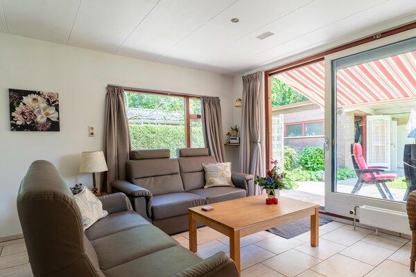 Woonkamer - Vakantiehuis Zeeland bij Westerschelde in Baarland (2)