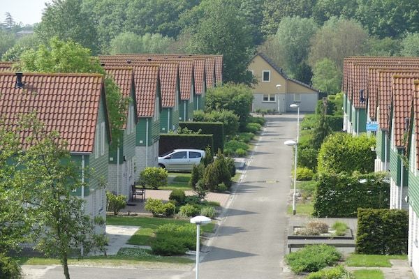 Buitenkant - Vakantiehuis in Zeeland met tuin in Wemeldinge (5)