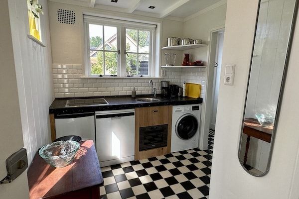 Keuken - Fijn vakantiehuis centraal in Bergen in een heerlijke omgeving. in Bergen (4)
