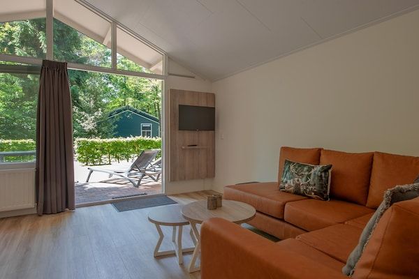 Woonkamer - Comfortabele bungalow op de Veluwe in Wissel/Epe (2)