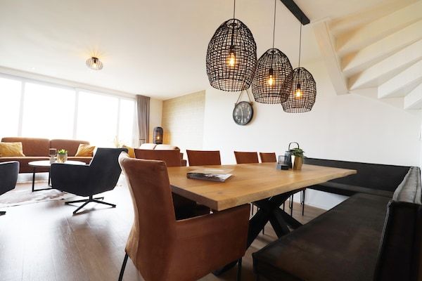 Eetkamer - Rustig gelegen villa in Friesland in Leons (4)