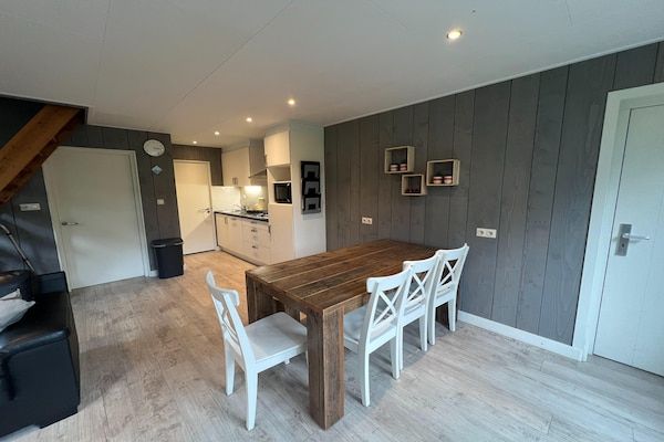 Eetkamer - Bungalow in Limburg bij natuurgebied in Stramproy (2)