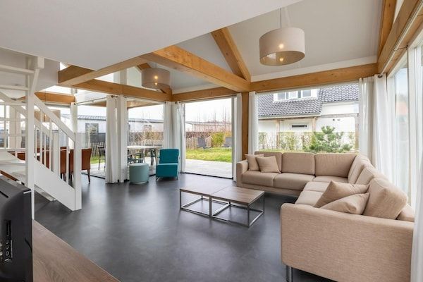 Woonkamer - Vakantiehuis in Renesse bij het Strand in Renesse (2)