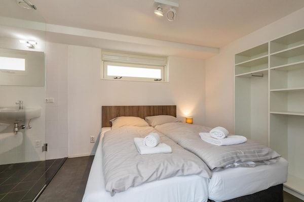 Slaapkamer - Vakantiehuis in Renesse bij het Strand in Renesse (4)