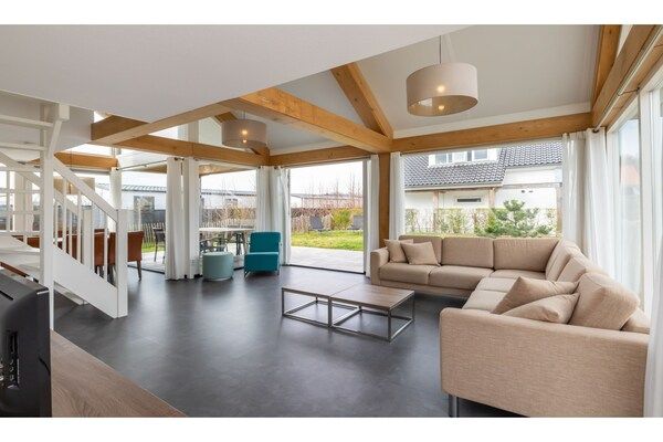 Woonkamer - Vakantiehuis in Renesse bij het Strand in Renesse (2)