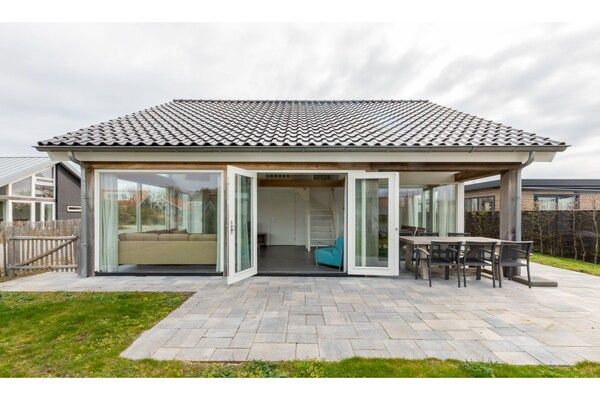 Buitenkant - Vakantiehuis in Renesse bij het Strand in Renesse (1)