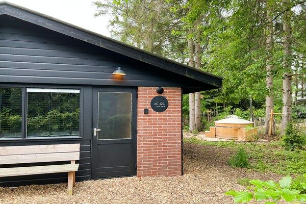 Buitenkant - Vakantiehuis Rheezerveen met Sauna & Bubbelbad in Rheezerveen (2)