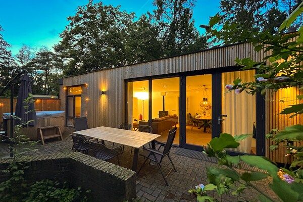 Terras - Vakantiehuis in Zelhem met Hottub & Bos in Zelhem (5)