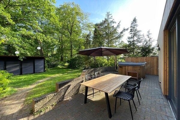 Terras - Vakantiehuis in Zelhem met Bos en Hottub in Zelhem (1)