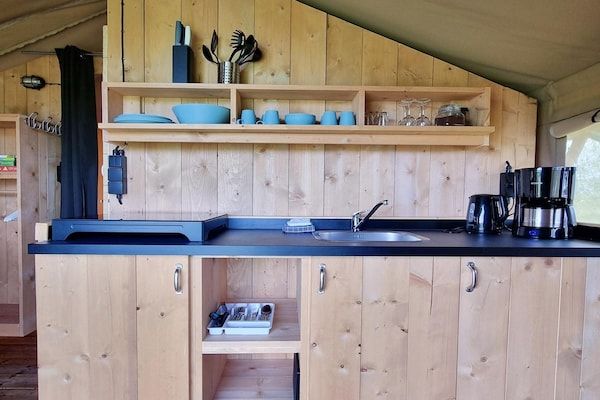 Keuken - Luxe glamping nabij de Friese wateren in De Veenhoop (5)