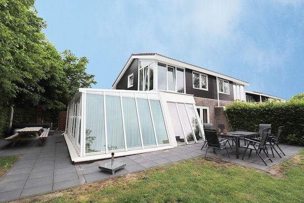 Buitenkant - Luxe vakantiehuis met sauna in Vlagtwedde in Groningen (1)