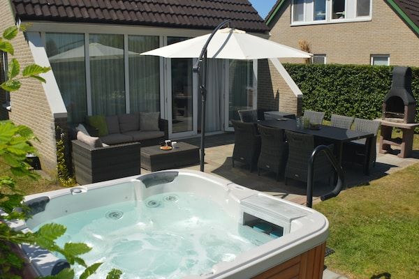 Voorzieningen - Luxe woning met sauna, buitenspa en waterfiets in Vlagtwedde (1)