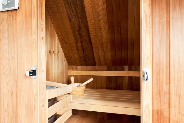 Wellness - Bungalow bij De Alde Feanen met Spa in Friesland (4)