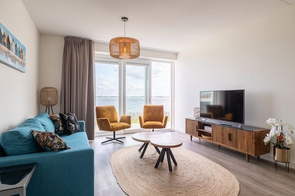 Woonkamer - Appartement in Sint-Annaland bij Oosterschelde in St. Annaland (3)