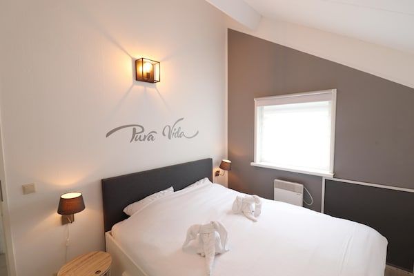 Slaapkamer - Vakantiehuis in Grou met Bubbelbad in Grou (3)