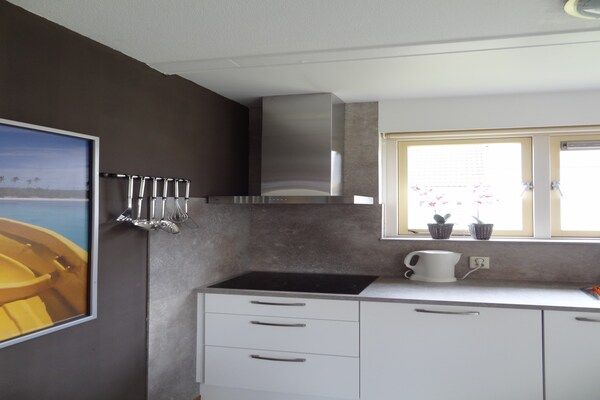 Keuken - Vakantiehuis in Zeeland met Tuin in Wemeldinge (2)