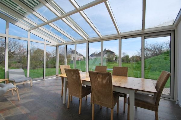 Eetkamer - Prachtige villa met wintertuin. in Makkum (4)