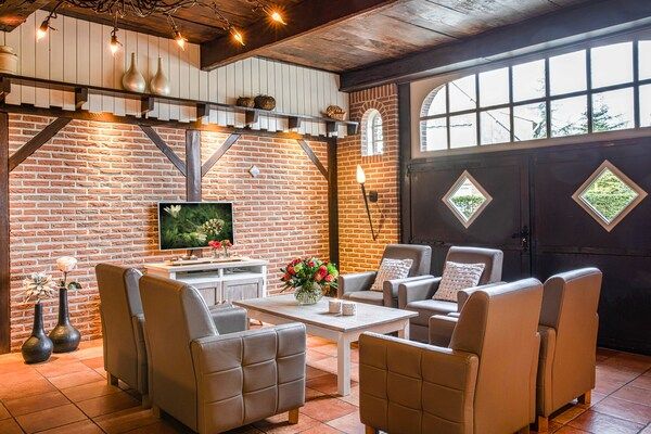 Woonkamer - Mooi vakantiehuis met bubbelbad in Losser (4)