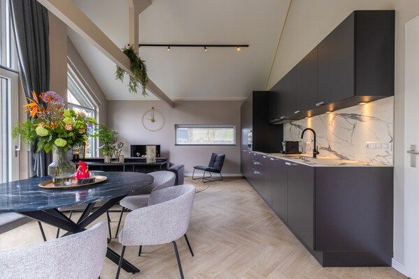 Eetkamer - Eco Villa in Latour aan de Vijver in Oirschot (3)