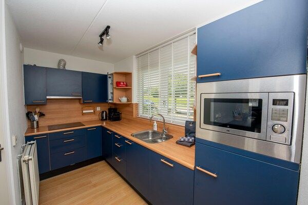 Keuken - Vakantie-uitje met een privé-aanlegsteiger in Terherne (3)