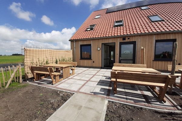 Terras - Stijlvolle Friese villa met tuin in Leons (1)