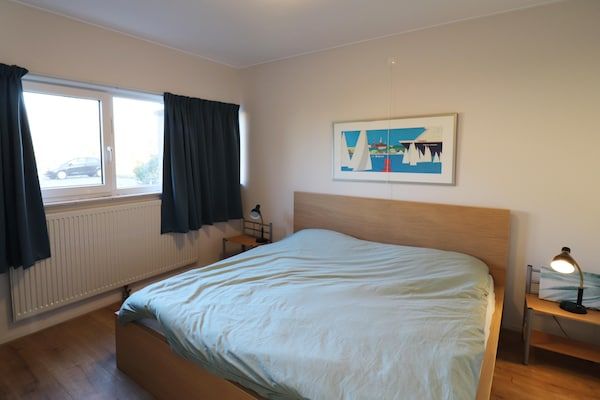 Slaapkamer - Appartement in Heeg met Heegermeer Uitzicht in Heeg (4)