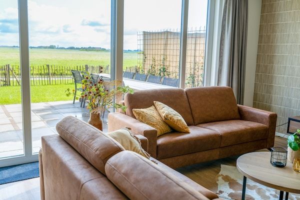 Woonkamer - Landvilla te midden van natuur en water in Leons (5)
