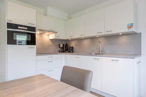 Keuken - Bungalow in Renesse bij Noordzeestrand in Renesse (4)