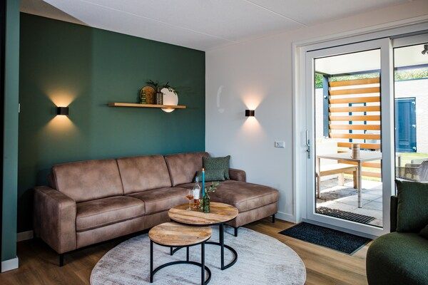 Woonkamer - Chalet in Veluwe met Rust en Ruimte in Voorthuizen (2)
