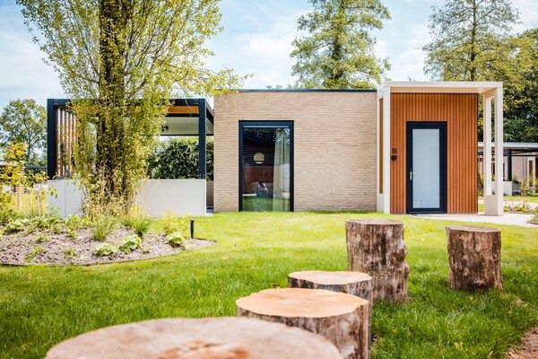 Buitenkant - Chalet in Veluwe met Rust en Ruimte in Voorthuizen (1)