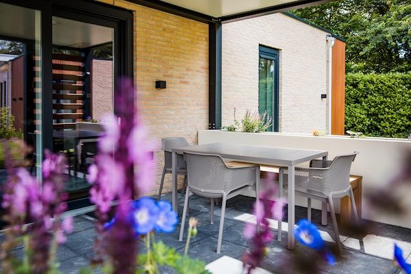 Terras - Familiehuis Nabij Park Hoge Veluwe in Voorthuizen (5)