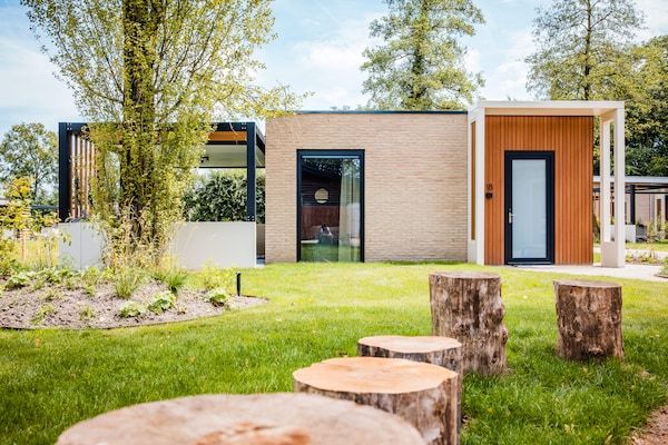 Buitenkant - Vakantiehuis in Veluwe omgeven door natuur in Voorthuizen (1)