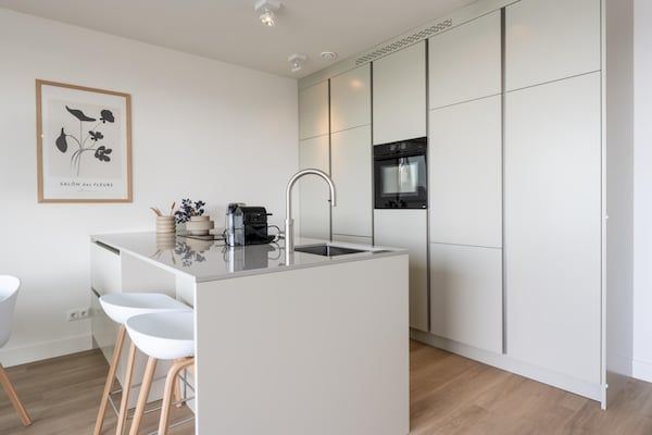 Keuken - Appartement Veerse Meer met eigen haven in Arnemuiden (3)
