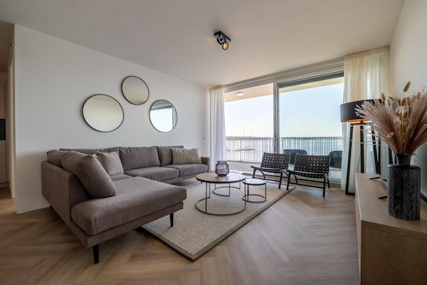 Woonkamer - Appartement in Zeeland met Veerse Meer zicht in Arnemuiden (1)