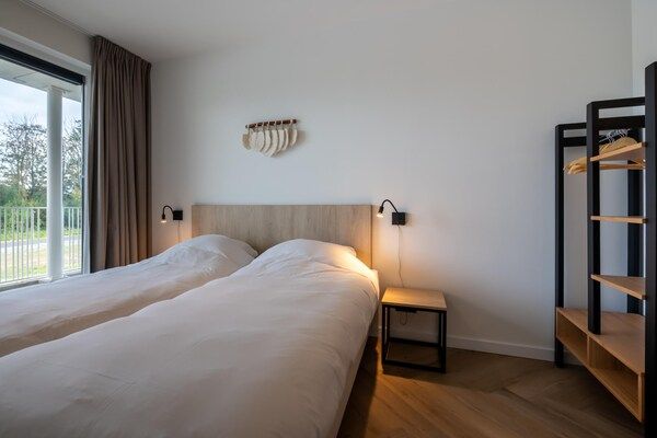 Slaapkamer - Appartement in Zeeland met Veerse Meer zicht in Arnemuiden (4)