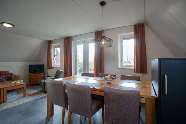 Eetkamer - Vakantiehuis in Plasmolen bij Meren in Plasmolen (3)