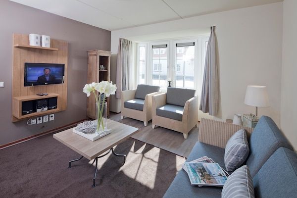 Woonkamer - Villa in Cadzand-Bad bij Noordzeestrand in Cadzand-Bad (2)
