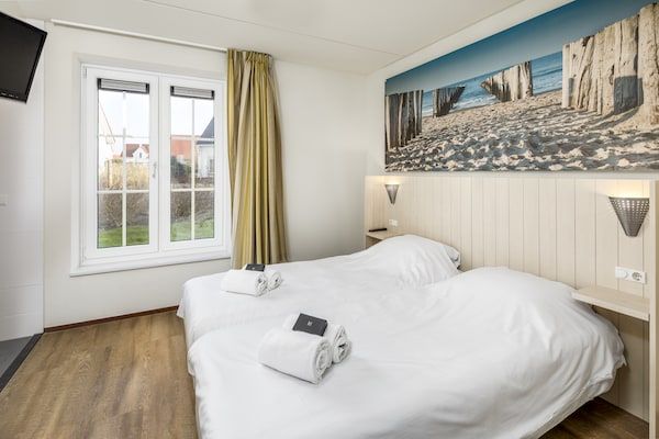Slaapkamer - Villa in Cadzand-Bad bij Noordzeestrand in Cadzand-Bad (4)