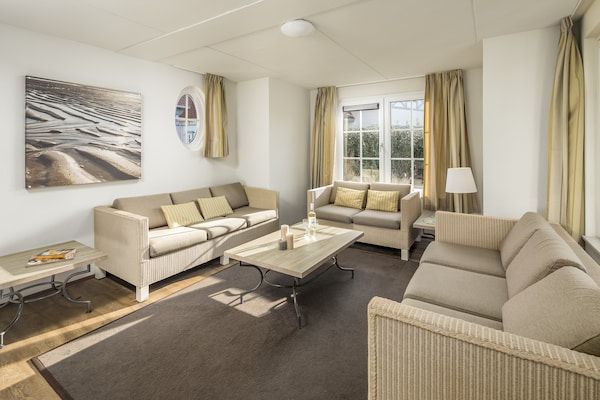 Woonkamer - Villa in Cadzand-Bad bij Noordzeestrand in Cadzand-Bad (2)