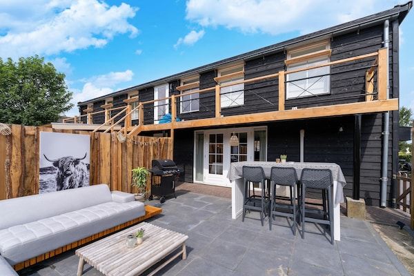 Buitenkant - Gezellige villa met sauna en hottub in Veluwe (1)