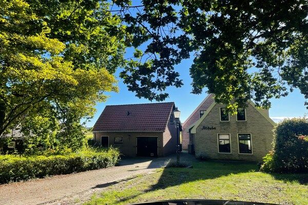 Buitenkant - Vakantiehuis aan nationaal park Dennen in Den Burg (2)