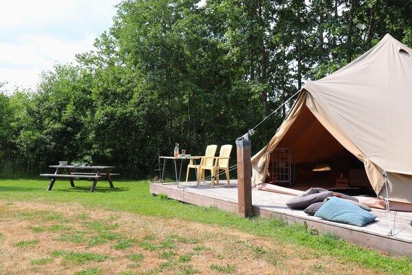 Buitenkant - Glamping in Friesland bij natuurgebieden in Twijzel (5)
