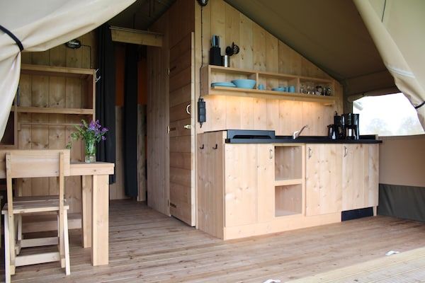 Woonkamer - Glamping-ontsnapping aan het water in De Veenhoop (2)