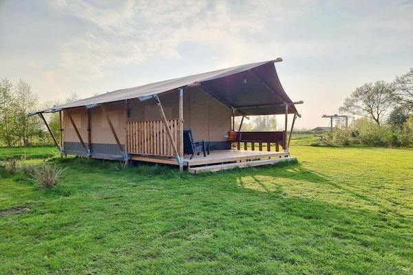 Buitenkant - Luxe glamping nabij de Friese wateren in De Veenhoop (5)