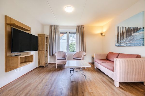 Woonkamer - Villa in Cadzand-Bad bij Noordzeestrand in Cadzand-Bad (2)