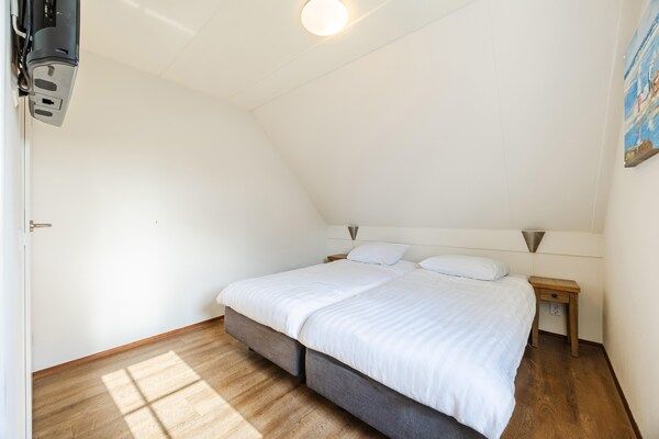 Slaapkamer - Villa in Cadzand-Bad bij Noordzeestrand in Cadzand-Bad (5)